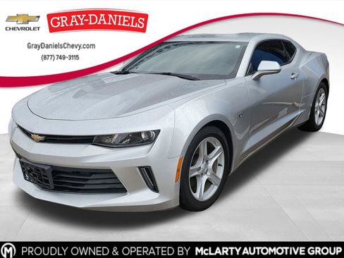 Used 2017 Chevrolet Camaro LT RWD image 1