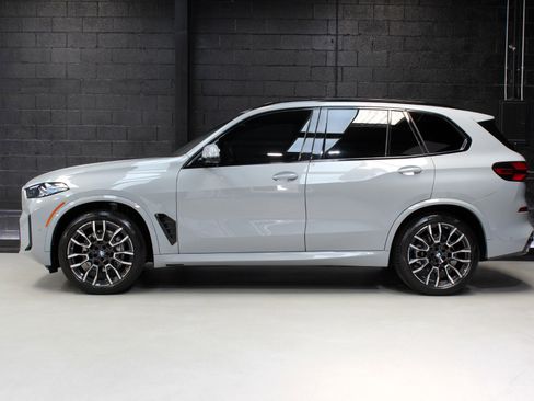 Used 2024 BMW X5 sDrive40i w/ M Sport Package image 3
