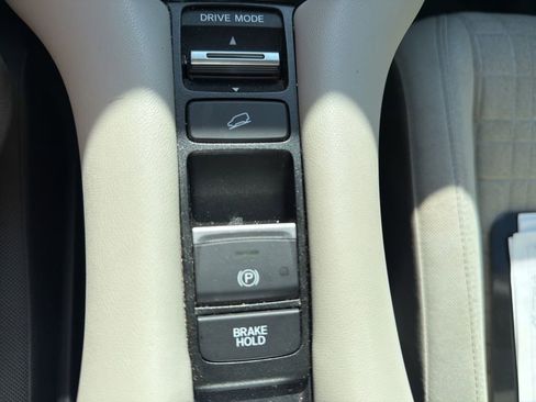Used 2024 Honda HR-V LX image 23