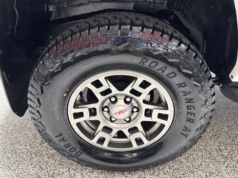 Used 2019 Toyota 4Runner TRD Off-Road Premium AWD/4WD image 23