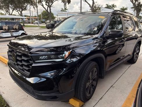 Used 2024 Honda Pilot Sport image 2