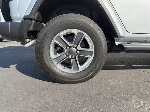 Used 2022 Jeep Wrangler Unlimited Sahara image 9