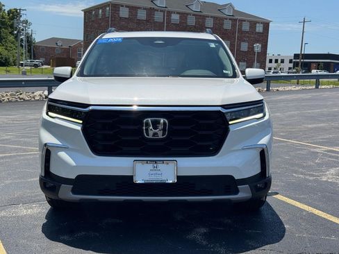 Certified 2025 Honda Pilot Touring image 10