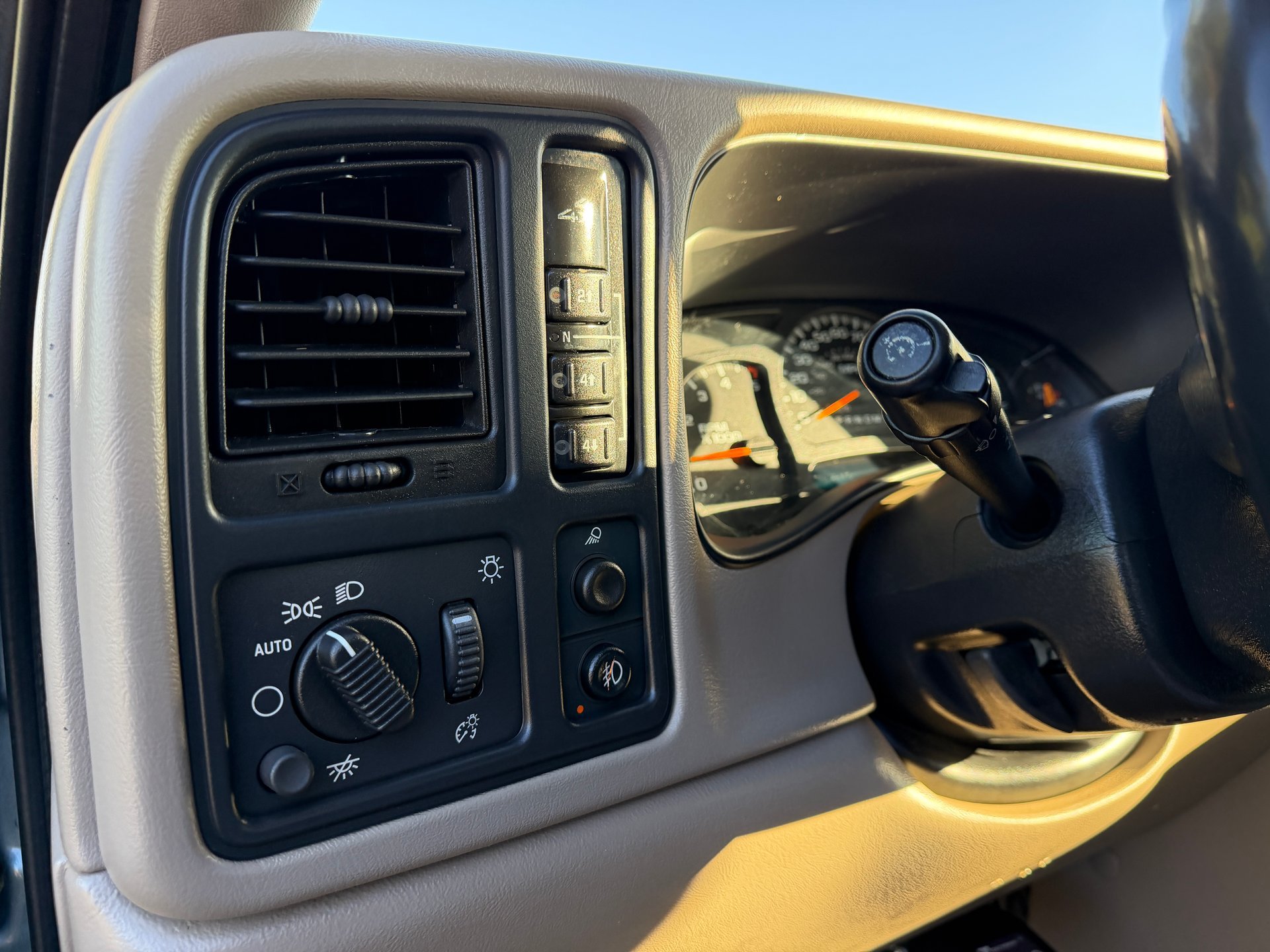 Used 2006 Chevrolet Silverado 3500 LT w/ Heavy-Duty Power Package AWD/4WD image 28