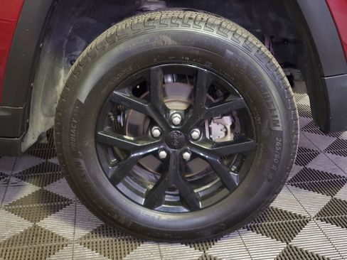 Used 2025 Jeep Grand Cherokee Altitude AWD/4WD image 5