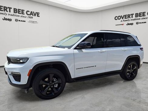 Used 2024 Jeep Grand Cherokee Limited w/ Luxury Tech Group II image 4