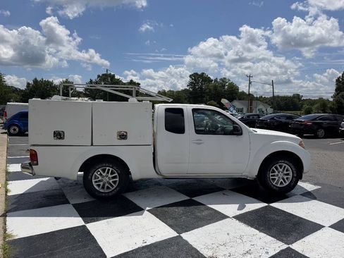 Used 2018 Nissan Frontier SV RWD image 5
