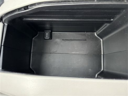 Used 2017 Toyota Highlander XLE image 22