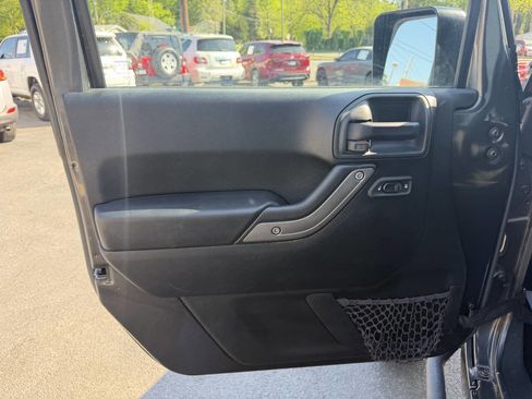 Used 2018 Jeep Wrangler Unlimited Sport S AWD/4WD image 11