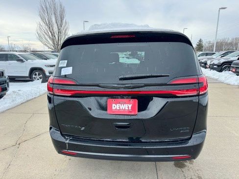 New 2026 Chrysler Pacifica Limited image 7