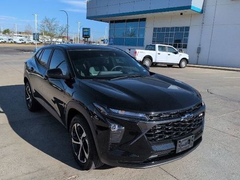 Used 2024 Chevrolet Trax RS w/ Driver Confidence Package image 3