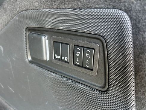Used 2023 Cadillac Escalade ESV Premium Luxury AWD/4WD image 46