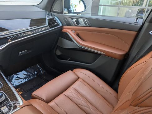 Used 2025 BMW X7 M60i AWD/4WD image 19