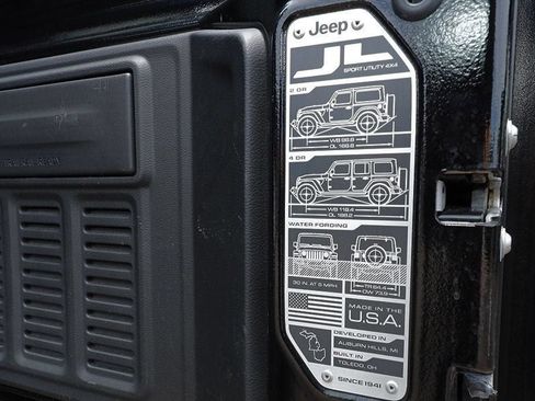 Used 2020 Jeep Wrangler Unlimited Sahara AWD/4WD image 45