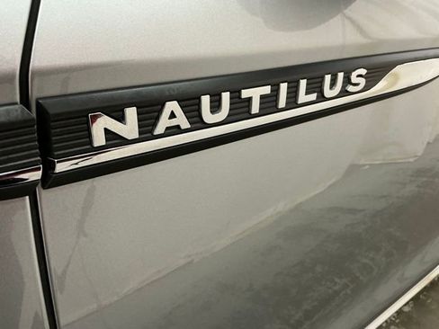Used 2023 Lincoln Nautilus Reserve AWD/4WD image 6