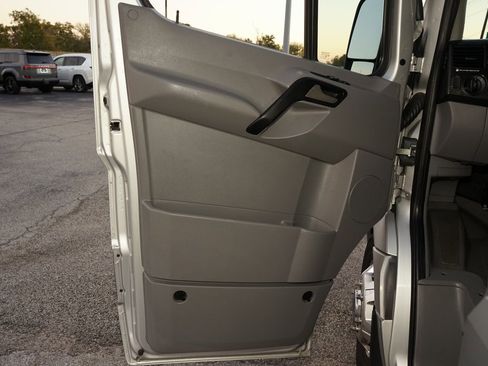 Used 2015 Mercedes-Benz Sprinter 3500 image 20