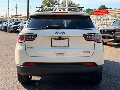 Used 2019 Jeep Compass Latitude w/ Safety & Security Group FWD image 4
