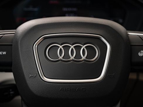 Certified 2025 Audi Q5 2.0T Premium w/ Convenience Plus Package image 30