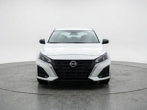 Used 2025 Nissan Altima 2.5 SV image 2