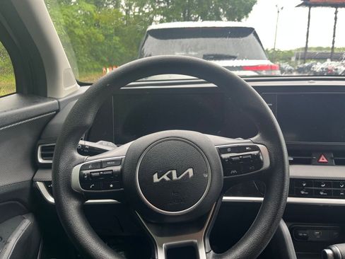 Used 2025 Kia Sportage LX FWD image 27