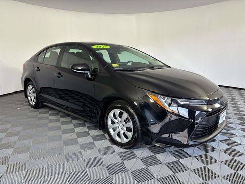 Used 2025 Toyota Corolla LE FWD image 1