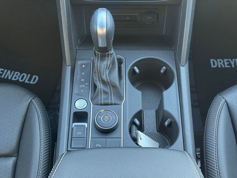 Used 2021 Volkswagen Atlas Cross Sport SE image 21