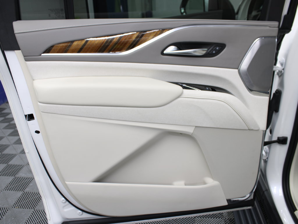 Used 2021 Cadillac Escalade ESV Premium Luxury Platinum AWD/4WD image 78
