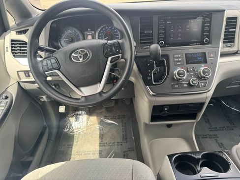 Used 2019 Toyota Sienna LE AWD/4WD image 16