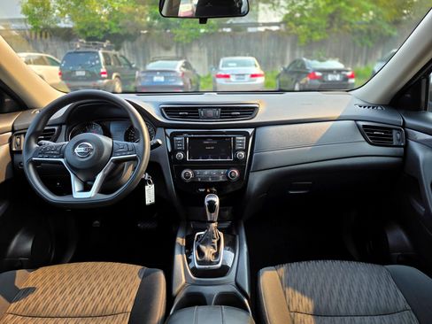 Used 2020 Nissan Rogue SV FWD image 10