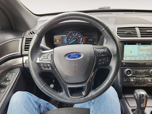 Used 2018 Ford Explorer XLT w/ Equipment Group 202A AWD/4WD image 13