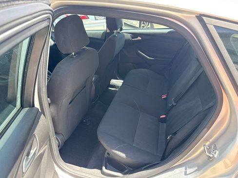 Used 2015 Ford Focus SE FWD image 12