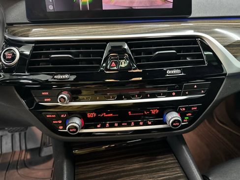 Used 2019 BMW 530e w/ Convenience Package RWD image 22
