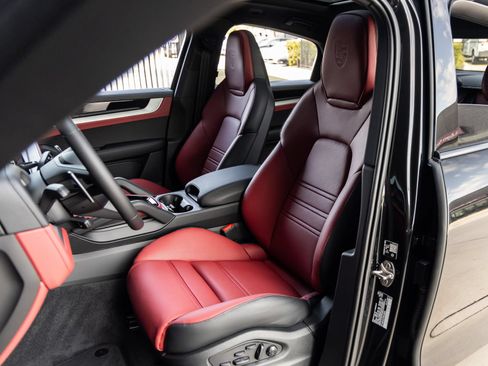 Certified 2026 Porsche Cayenne E-Hybrid Coupe AWD/4WD image 5