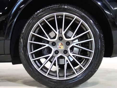 Used 2022 Porsche Cayenne Platinum Edition AWD/4WD image 79
