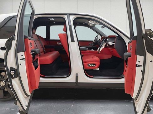 Used 2023 Rolls-Royce Cullinan image 29