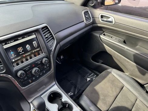 Used 2018 Jeep Grand Cherokee Altitude image 23