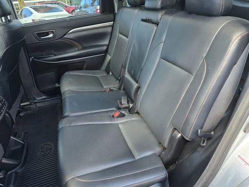 Used 2018 Toyota Highlander Limited Platinum AWD/4WD image 13