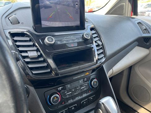 Used 2020 Ford Transit Connect Titanium image 16