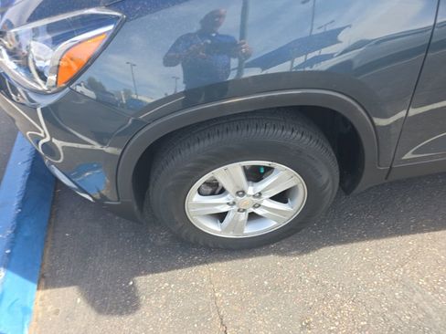 Used 2022 Chevrolet Trax LS w/ Tint and Cruise Package image 12