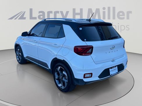 Certified 2024 Hyundai Venue Limited FWD image 4