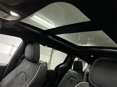 Used 2025 Chrysler Pacifica Limited w/ Trailer Tow Group image 19