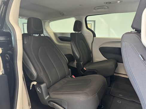 Used 2024 Chrysler Voyager LX FWD image 29