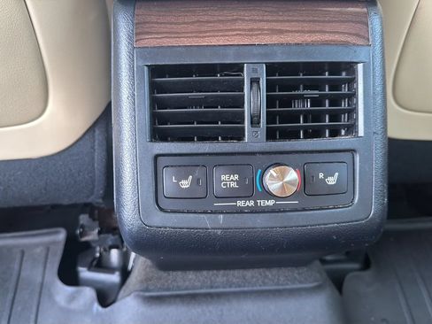 Used 2013 Toyota Avalon Limited FWD image 11