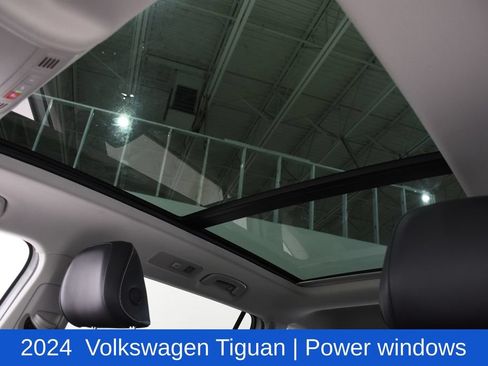 Used 2024 Volkswagen Tiguan SE AWD/4WD image 9