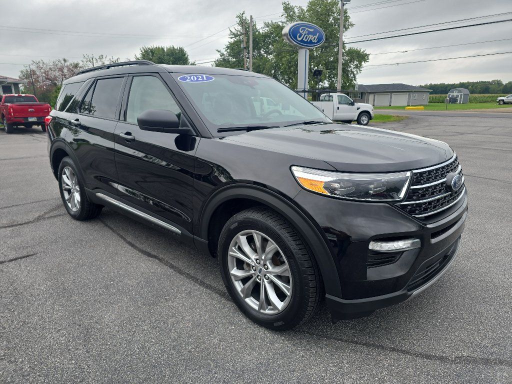 Used 2021 Ford Explorer XLT w/ Equipment Group 202A AWD/4WD image 4