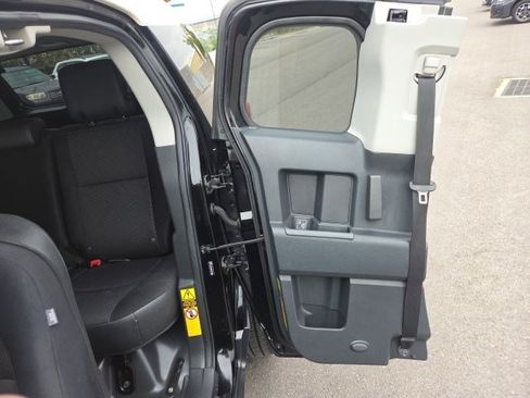 Used 2011 Toyota FJ Cruiser 4WD w/ Convenience Pkg image 14