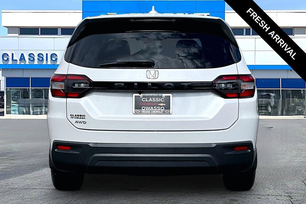 Used 2023 Honda Pilot LX image 4