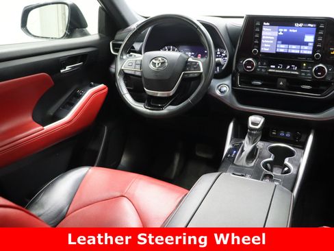 Used 2022 Toyota Highlander XSE image 33