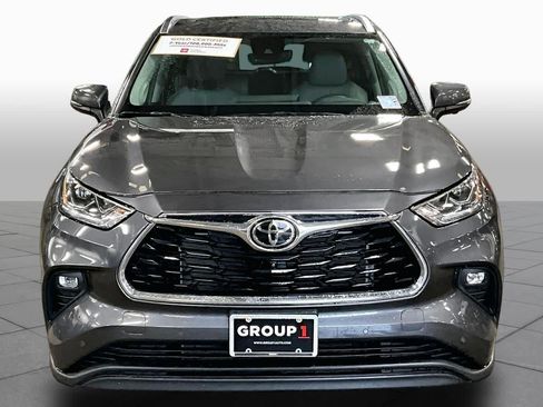 Used 2024 Toyota Highlander Limited AWD/4WD image 4