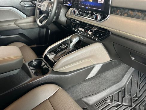 Used 2024 Chevrolet Colorado ZR2 w/ ZR2 Bison Edition image 12